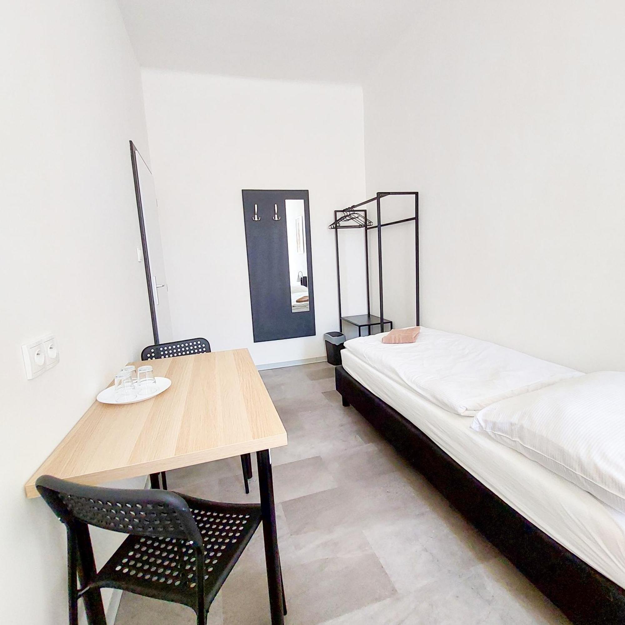 Practical Near The Main Station H3 Homestay Prague